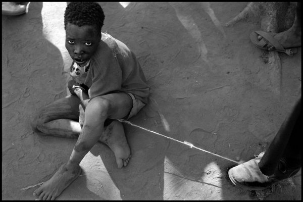 Fotogalería: Philip Jones Griffiths, 1936 2008 NYC36117 Fotogalería: Philip Jones Griffiths, 1936 2008