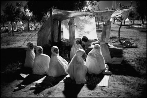 (c) Abbas / Magnum Photos