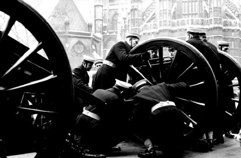 (c) 
Henri Cartier-Bresson
 / Magnum Photos