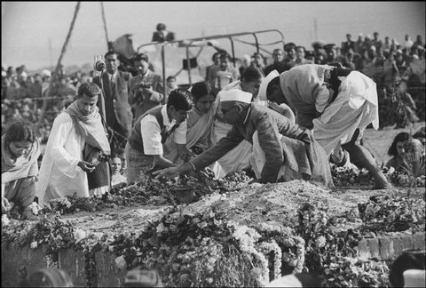 (c) 
Henri Cartier-Bresson
 / Magnum Photos