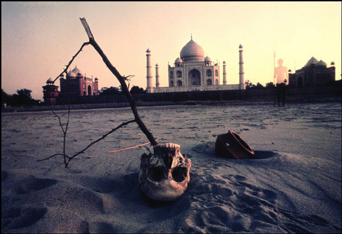 (c) Raghu Rai / Magnum Photos