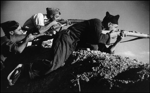(c) Cornell Capa Photos by Robert Capa © 2001 / Magnum Photos
