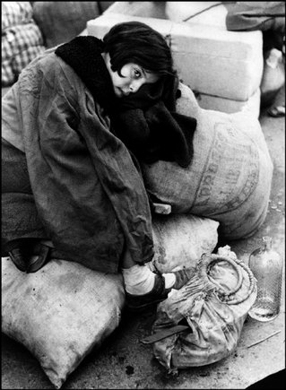 (c) Cornell Capa Photos by Robert Capa © 2001 / Magnum Photos