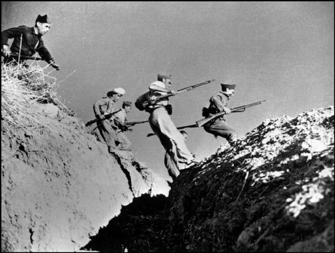 (c) Cornell Capa Photos by Robert Capa © 2001 / Magnum Photos