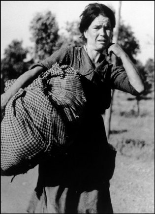 (c) Cornell Capa Photos by Robert Capa © 2001 / Magnum Photos