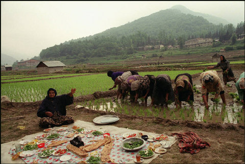(c)  Abbas        / Magnum Photos