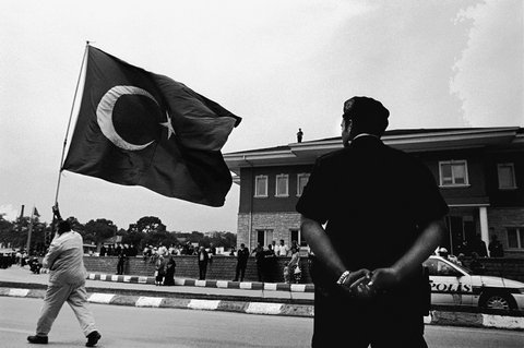 (c) Nikos Economopoulos / Magnum Photos