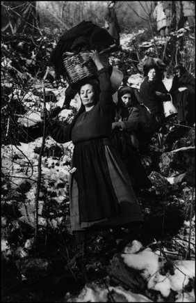 (c) ROBERT  CAPA © 2001 By Cornell Capa / Magnum Photos