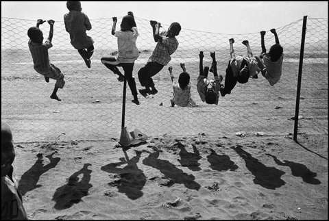 (c) Nikos Economopoulos / Magnum Photos