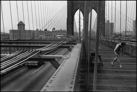 (c) Richard Kalvar / Magnum Photos