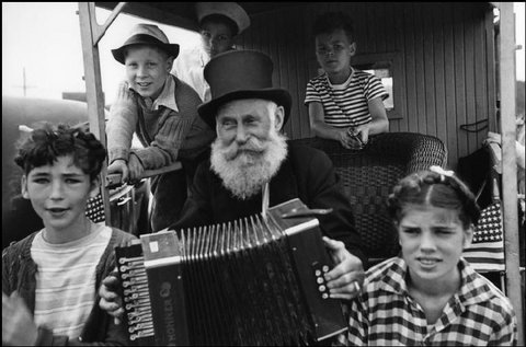 (c) Henri Cartier-Bresson / Magnum Photos