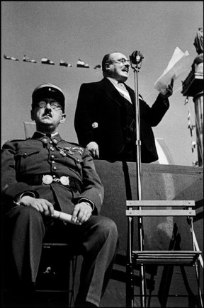 (c) Cornell Capa Photos by Robert Capa © 2001 / Magnum Photos