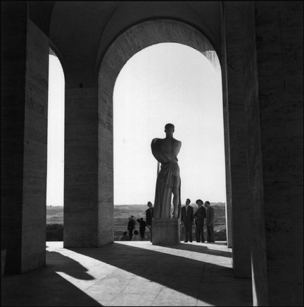 (c) Herbert List / Magnum Photos