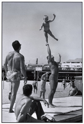 (c) Elliott Erwitt  / Magnum Photos