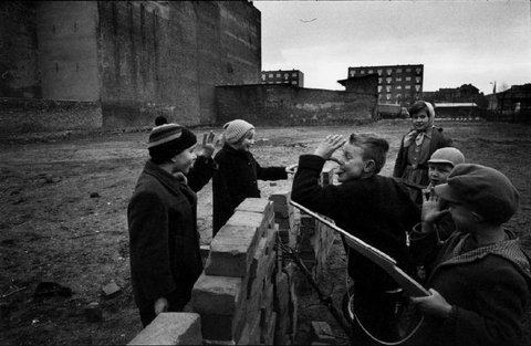 (c) Raymond Depardon / Magnum Photos