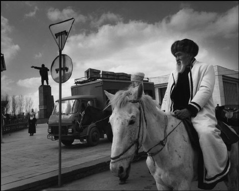 (c) Jean Gaumy / Magnum Photos