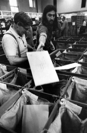 (c) Ian Berry / Magnum Photos