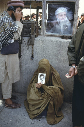 (c) Steve McCurry / Magnum Photos