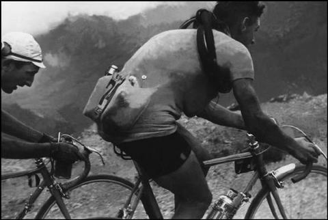 (c) ROBERT  CAPA © 2001 By Cornell Capa / Magnum Photos