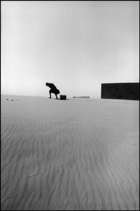 (c) Raymond Depardon / Magnum Photos