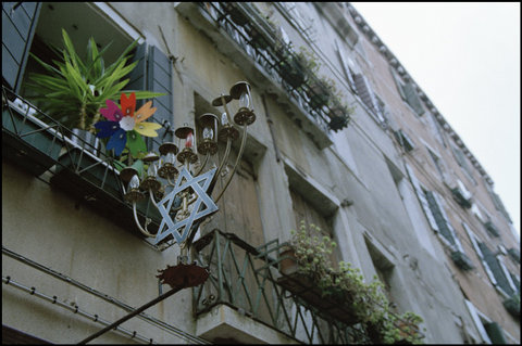 (c)  PG / Magnum Photos