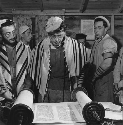 (c) ROBERT  CAPA © 2001 By Cornell Capa / Magnum Photos