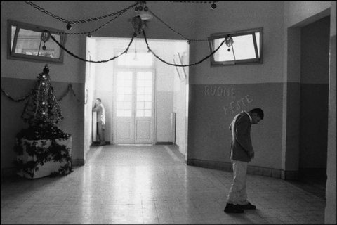 (c) Raymond Depardon / Magnum Photos