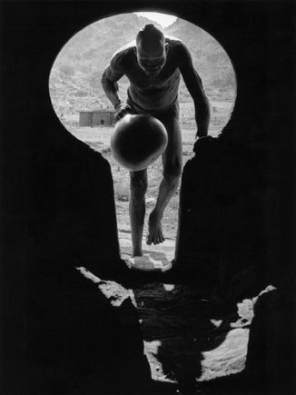 (c) George Rodger / Magnum Photos