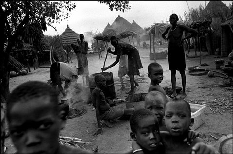 (c) Abbas / Magnum Photos