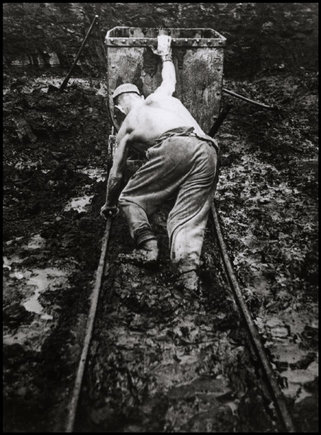 (c) Cornell Capa Photos by Robert Capa © 2001 / Magnum Photos