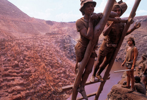 (c) Miguel Rio Branco / Magnum Photos