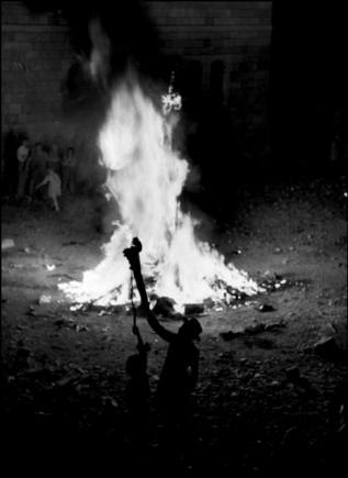 (c) ROBERT CAPA © 2001 By Cornell Capa / Magnum Photos