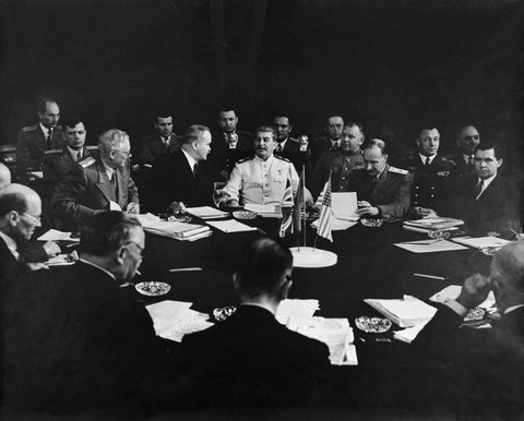 (c)  Soviet Group / Magnum Photos