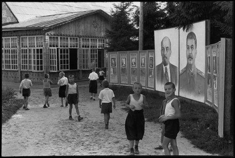 (c) Henri Cartier-Bresson / Magnum Photos