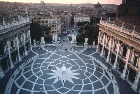 (c) Steve McCurry / Magnum Photos