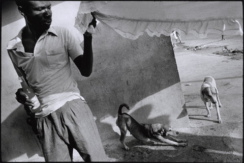 (c) Bruce Gilden / Magnum Photos