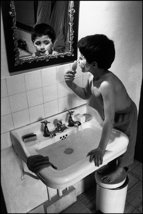 (c) Richard Kalvar / Magnum Photos