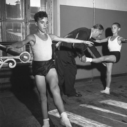 (c) ROBERT CAPA © 2001 By Cornell Capa / Magnum Photos