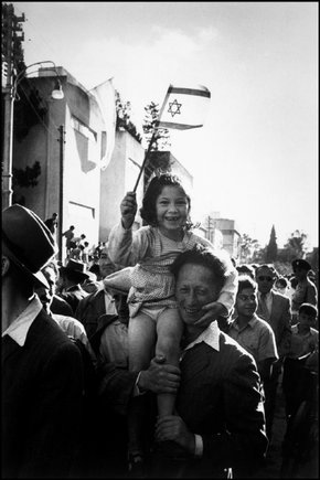 (c) ROBERT  CAPA © 2001 By Cornell Capa / Magnum Photos