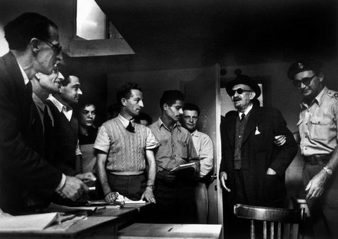 (c) ROBERT  CAPA © 2001 By Cornell Capa / Magnum Photos