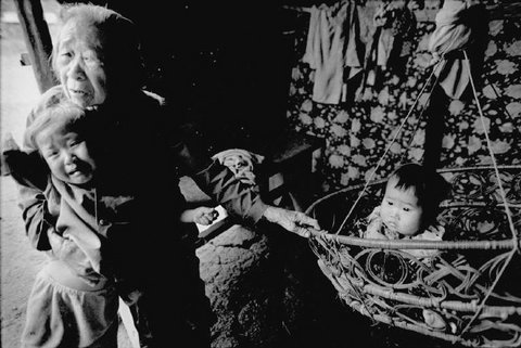 (c) Philip Jones Griffiths  / Magnum Photos