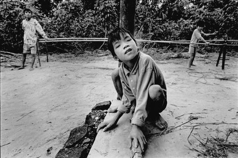 (c) Philip Jones Griffiths / Magnum Photos