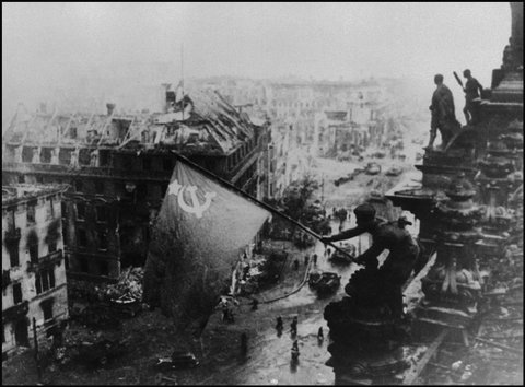 (c)  Soviet Group / Magnum Photos