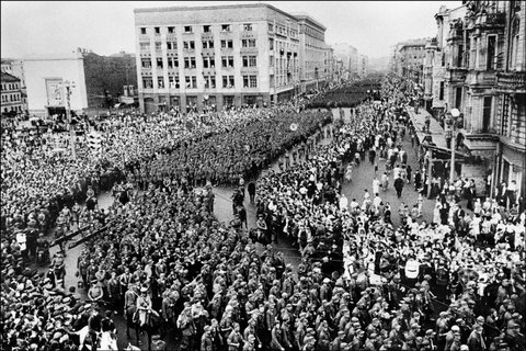 (c) Soviet Group / Magnum Photos