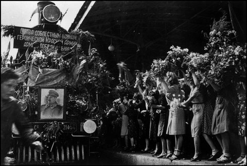 (c) Soviet Group / Magnum Photos