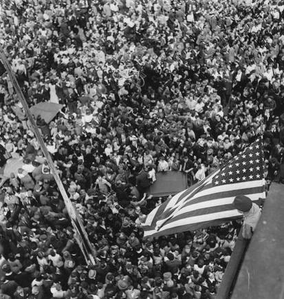 (c) ROBERT  CAPA © 2001 By Cornell Capa / Magnum Photos