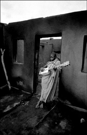 (c) Ian Berry / Magnum Photos