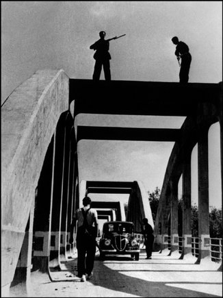 (c) Cornell Capa Photos by Robert Capa © 2001 / Magnum Photos