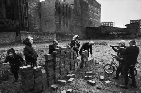 (c) Raymond Depardon / Magnum Photos
