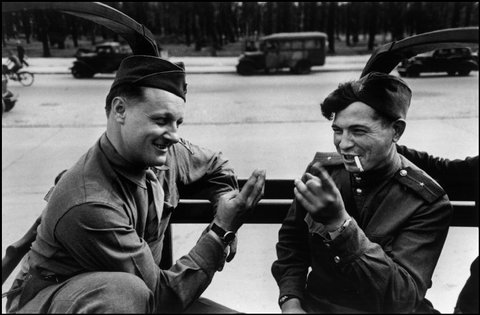 (c) ROBERT  CAPA © 2001 By Cornell Capa / Magnum Photos